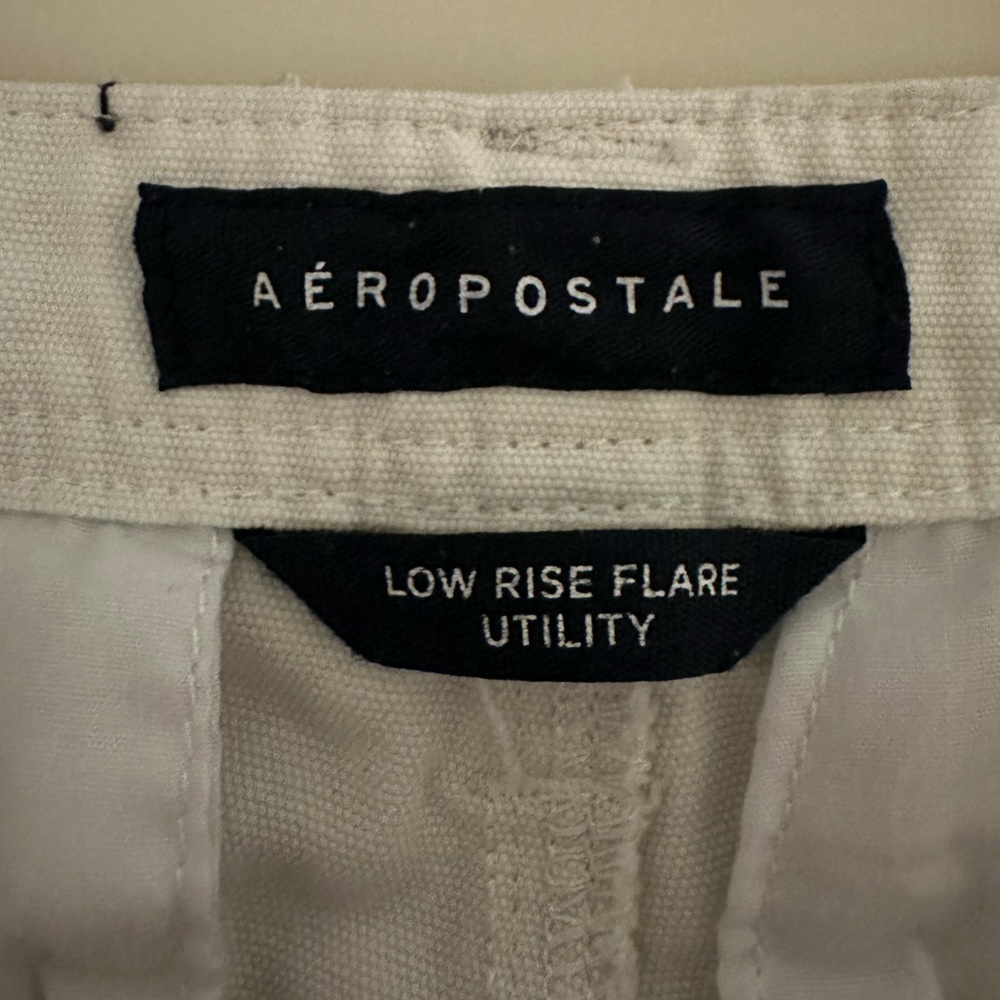 MEDIUM WHITE AÉROPOSTALE LOW RISE FLARE UTILITY PANT